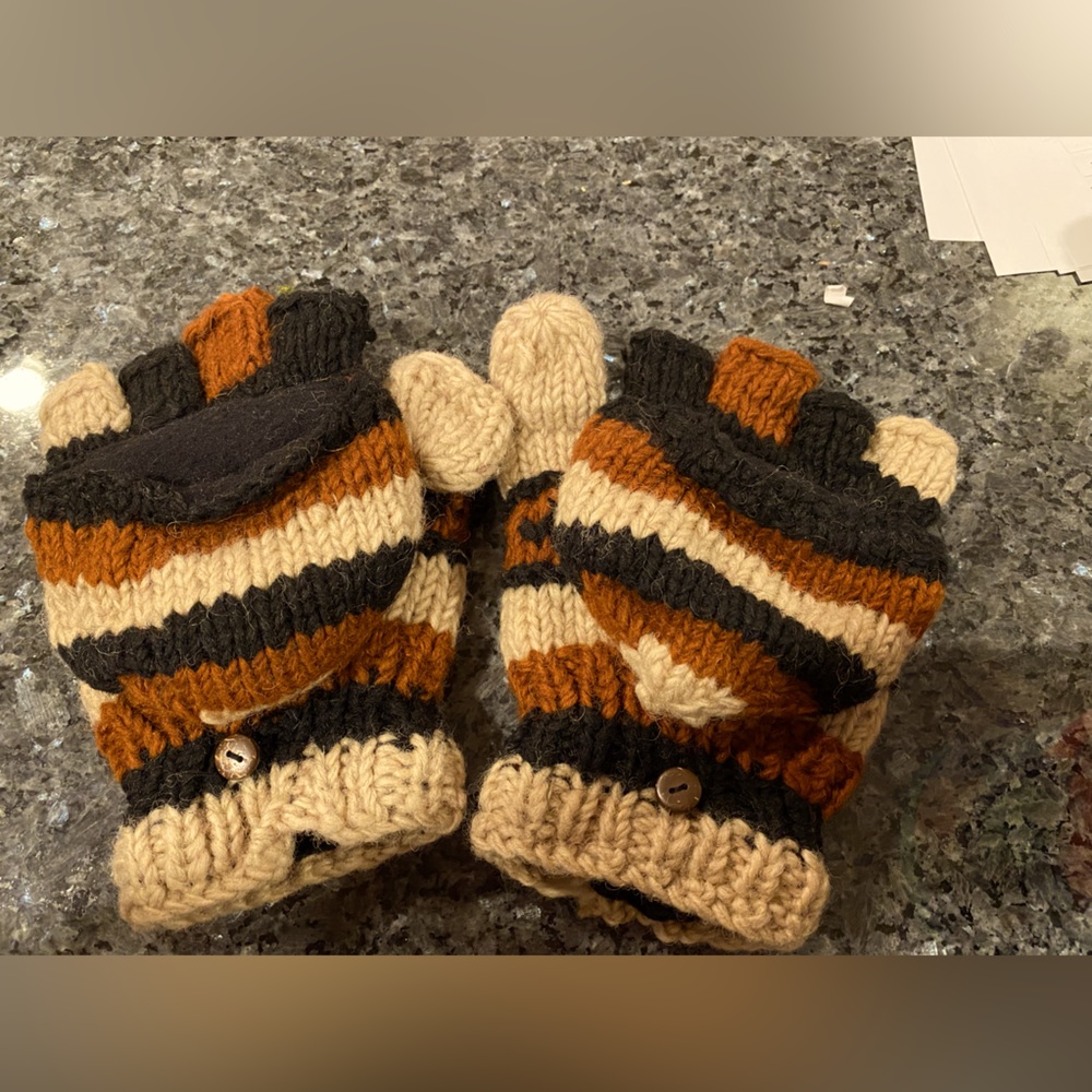 Bernie Sanders Mittens size small womens